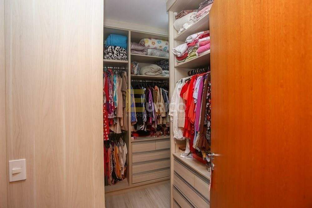 Casa em condomínio à venda no Condomínio Vivenda das Cerejeiras em Valinhos/SP: