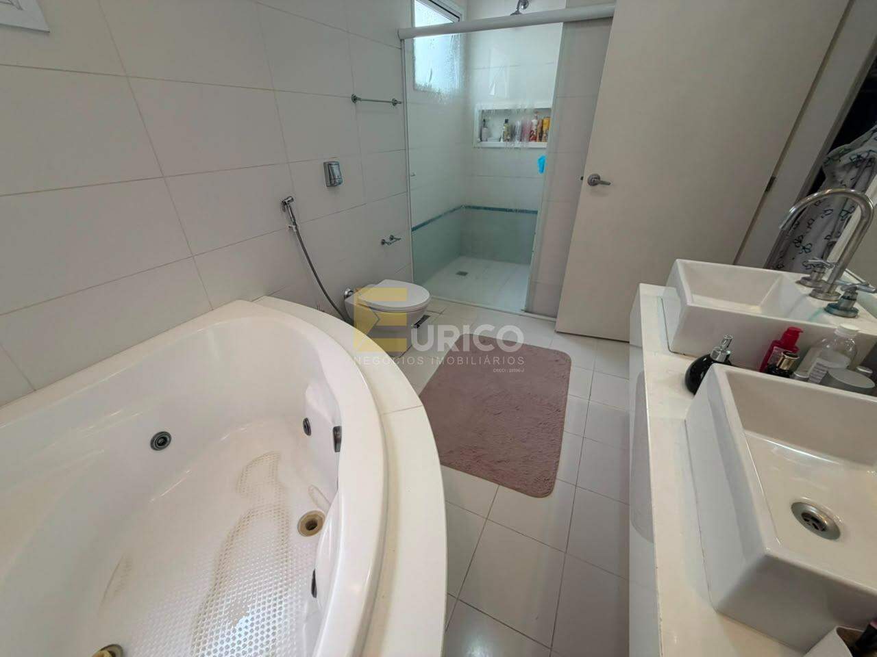 Casa em condomínio para aluguel no Condomínio Portal do Lago em Valinhos/SP: 