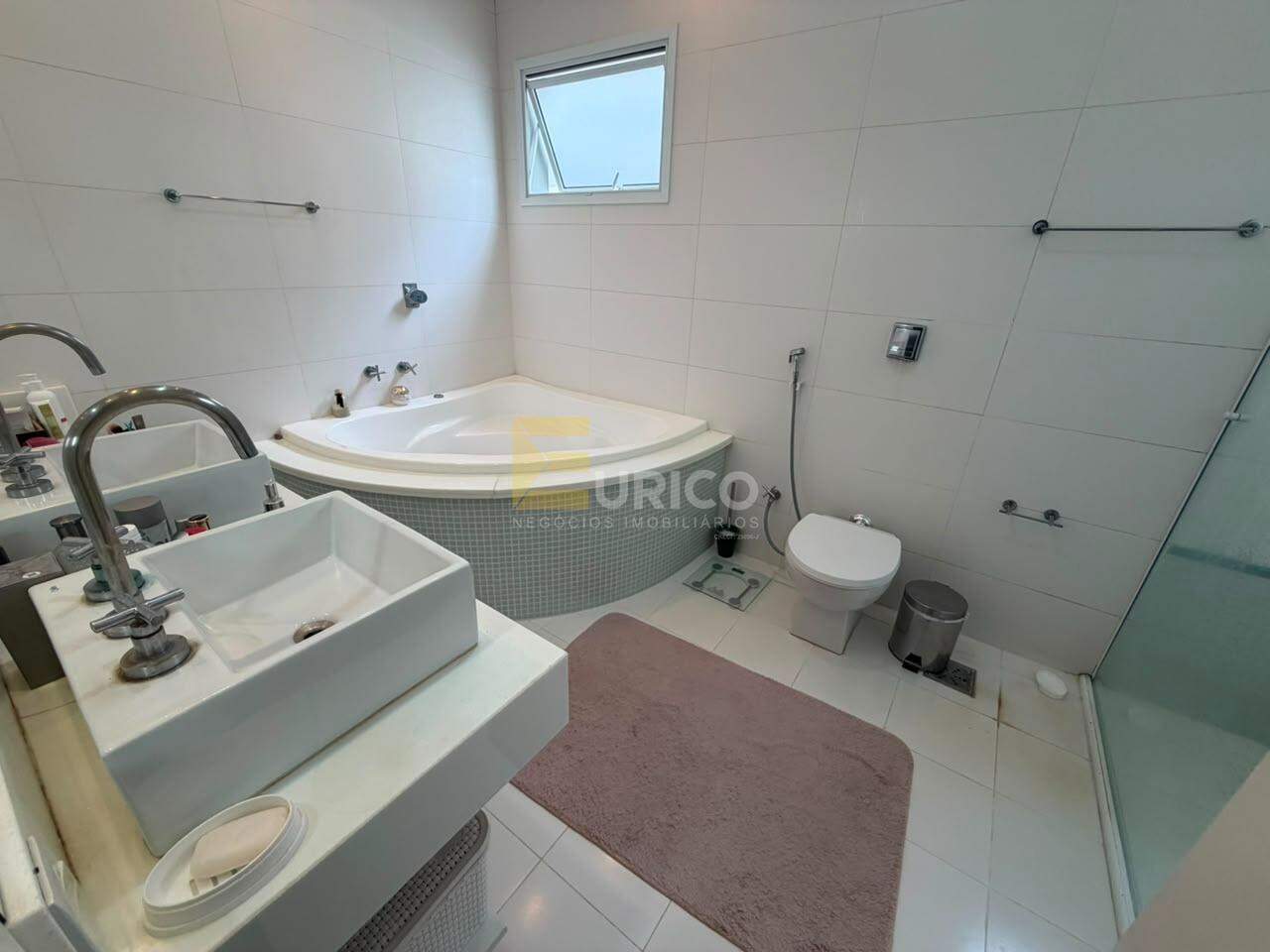 Casa em condomínio para aluguel no Condomínio Portal do Lago em Valinhos/SP: 