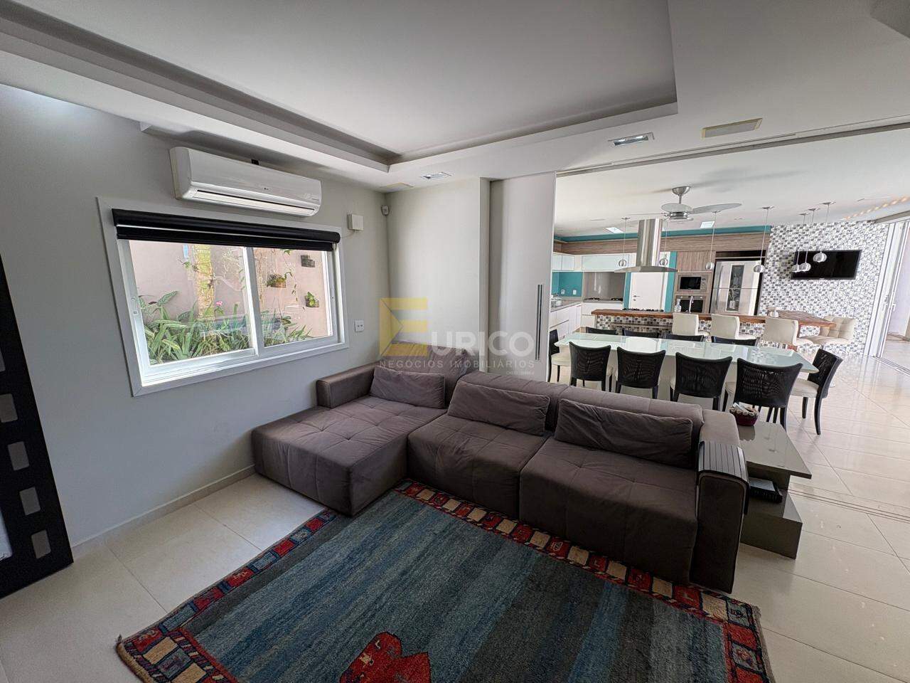 Casa em condomínio à venda no Vista Alegre em Vinhedo/SP: SALA TV ABERTA