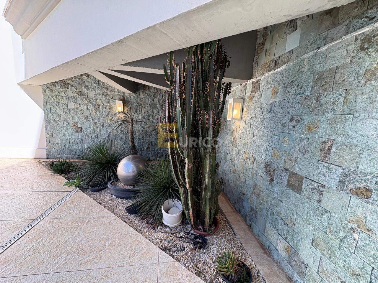 Casa em condomínio à venda no Vista Alegre em Vinhedo/SP: JARDIM EXTERNO