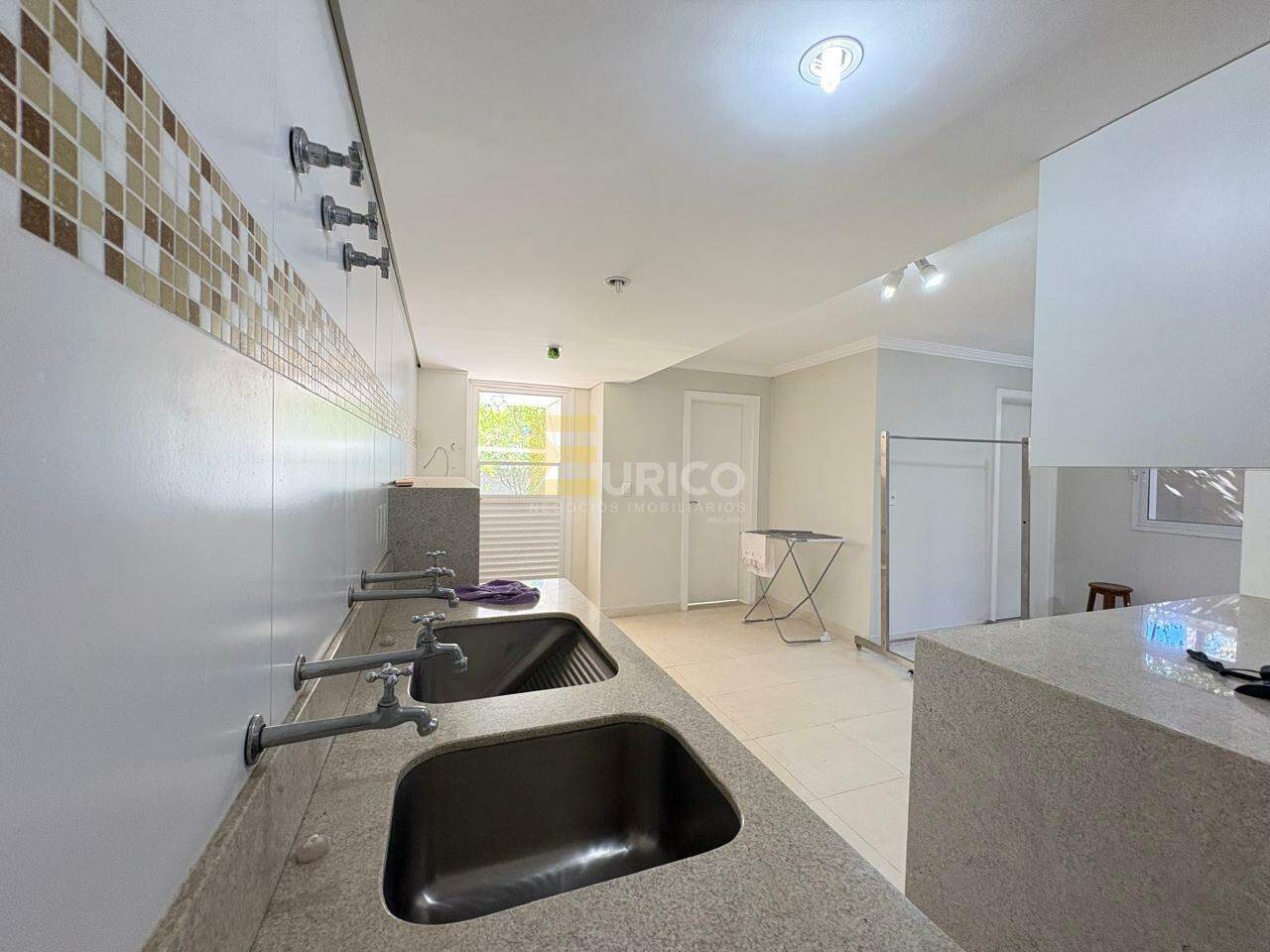 Casa em condomínio à venda no Vista Alegre em Vinhedo/SP: LAVANDERIA