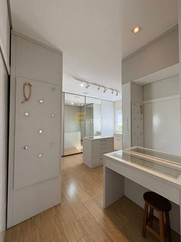Casa em condomínio à venda no Vista Alegre em Vinhedo/SP: CLOSET SUÍTE MASTER