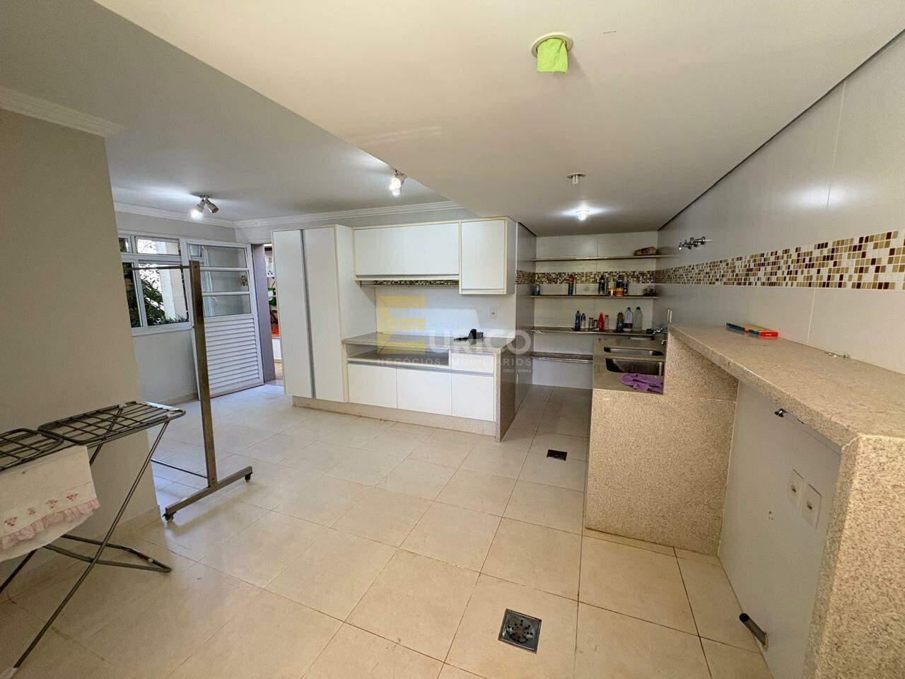 Casa em condomínio à venda no Vista Alegre em Vinhedo/SP: LAVANDERIA