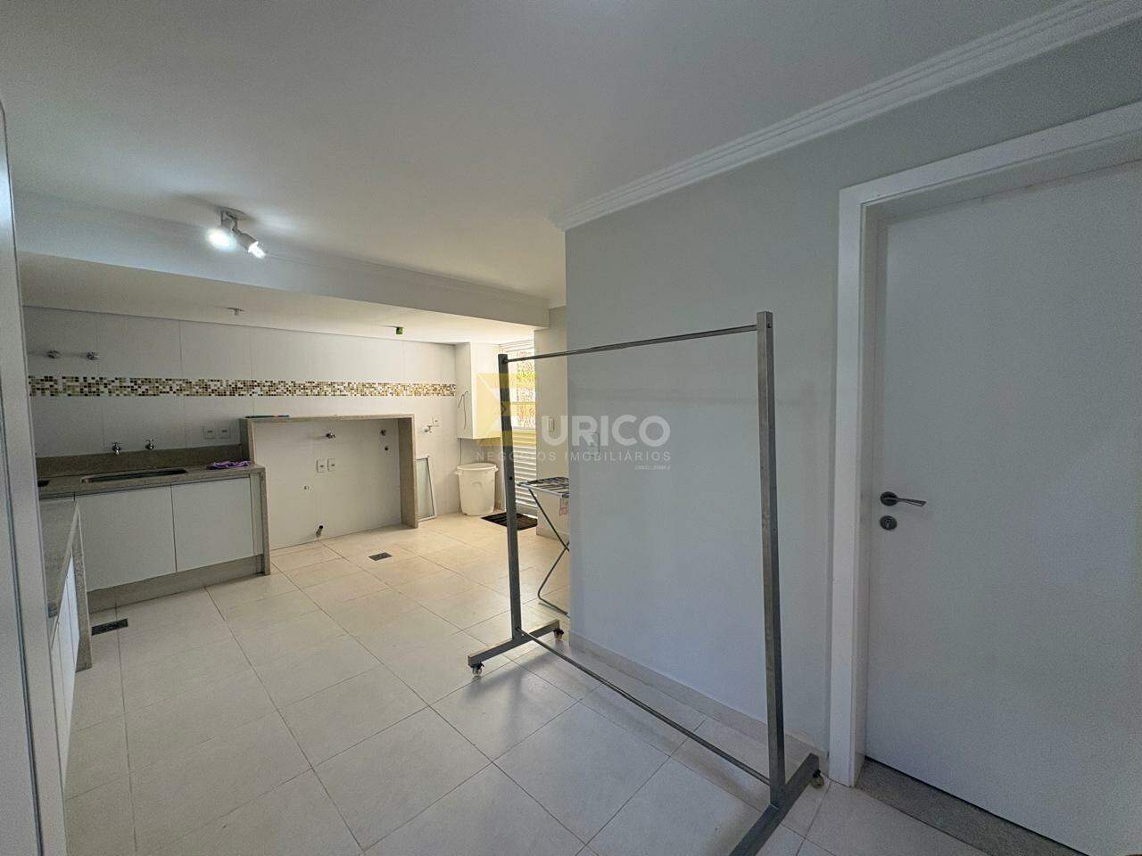 Casa em condomínio à venda no Vista Alegre em Vinhedo/SP: LAVANDERIA