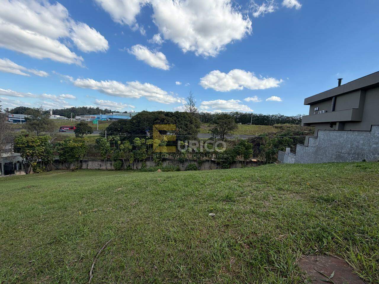Terreno em Condomínio à venda no Condomínio Villa Lombarda em Valinhos/SP: 