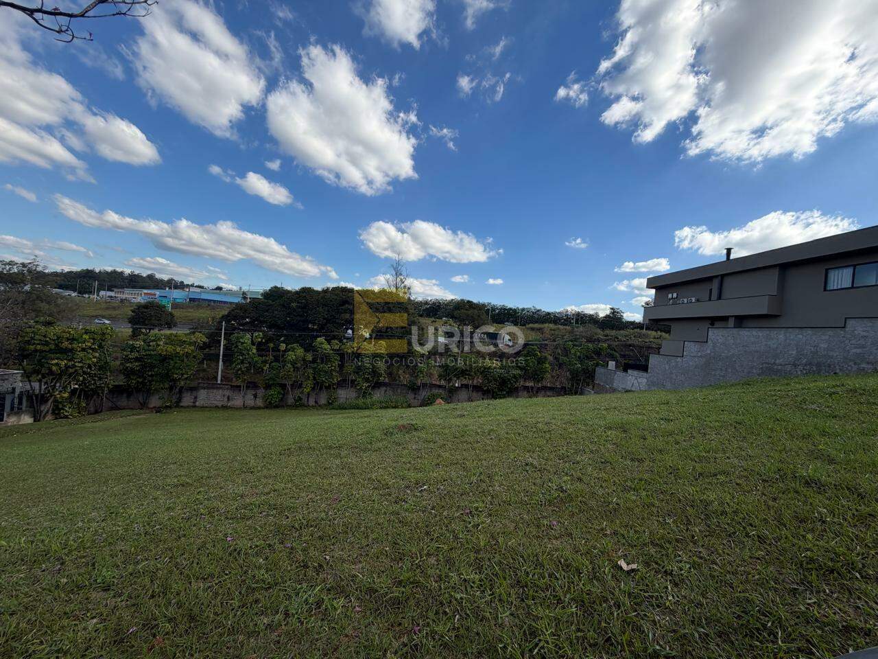 Terreno em Condomínio à venda no Condomínio Villa Lombarda em Valinhos/SP: 