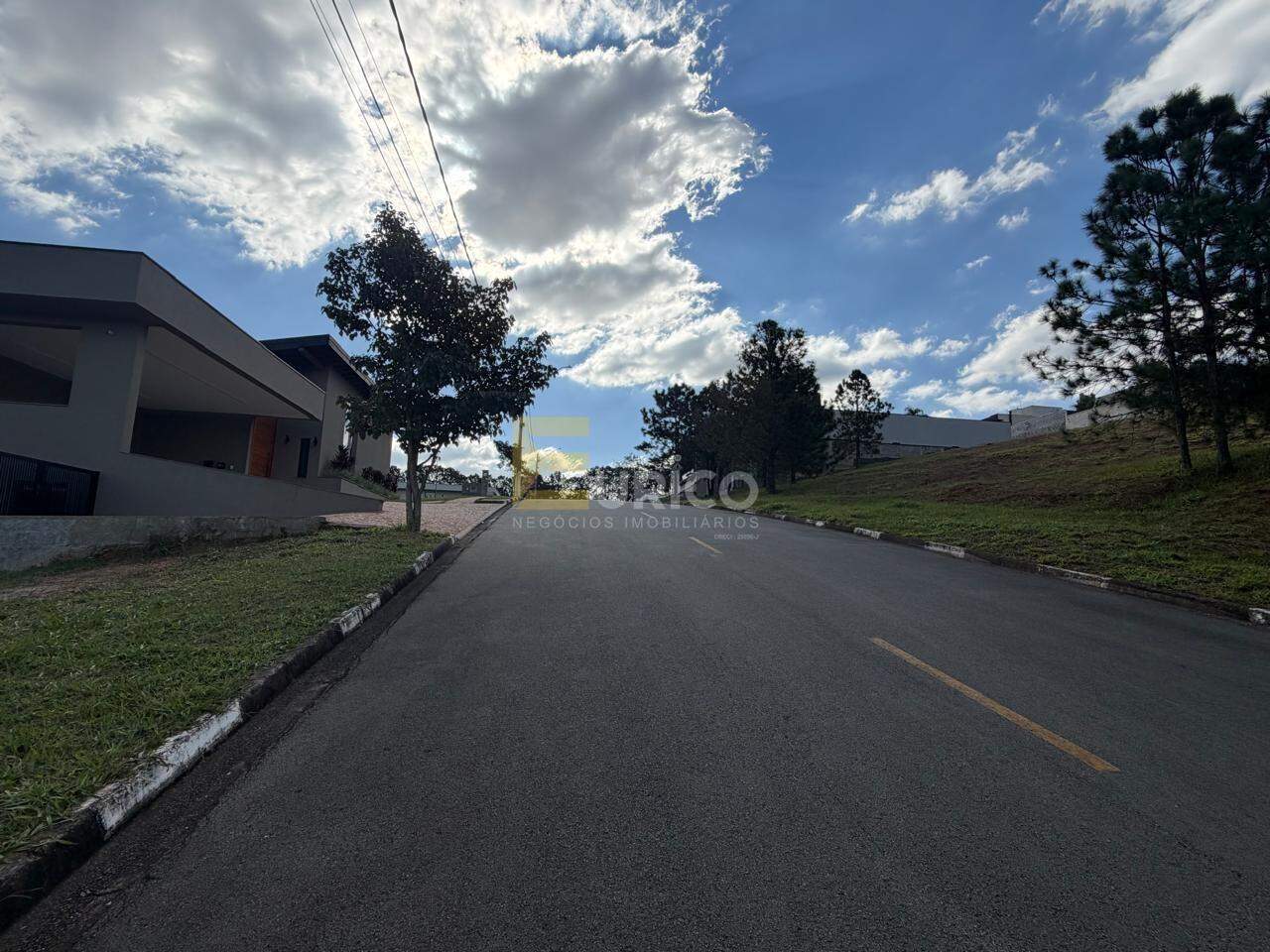 Terreno em Condomínio à venda no Condomínio Villa Lombarda em Valinhos/SP: 
