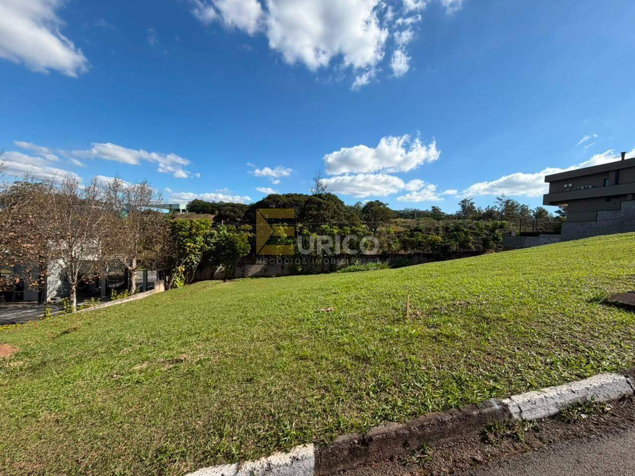 Terreno em Condomínio à venda no Condomínio Villa Lombarda em Valinhos/SP: 