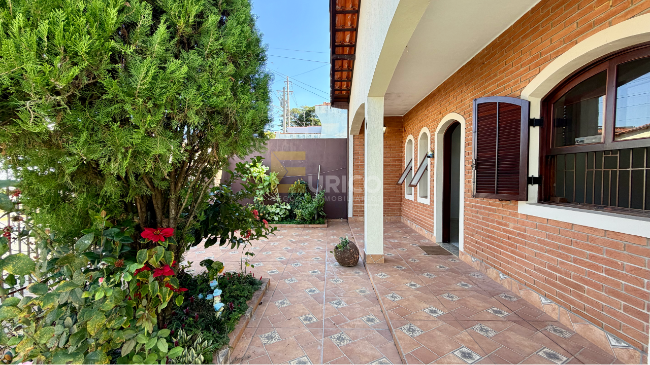 Casa à venda no Centro em Vinhedo/SP: 