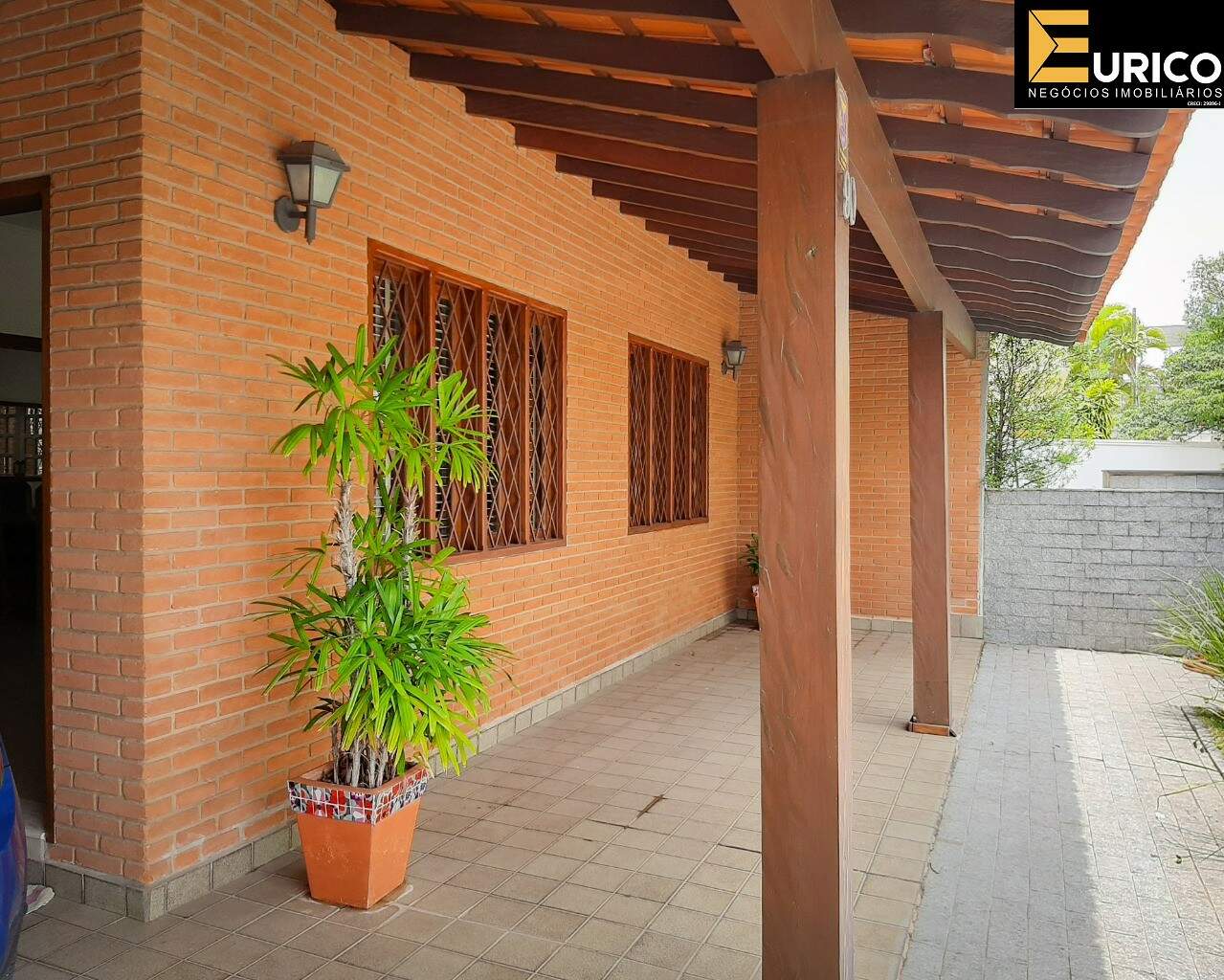 Casa para aluguel no Jardim Itália em Vinhedo/SP: Área externa