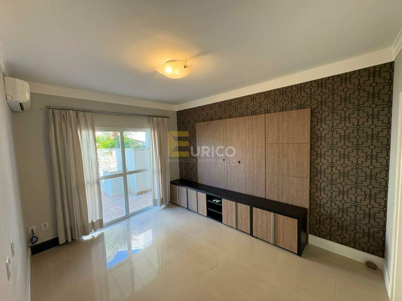 Casa em condomínio para aluguel no Cachoeira em Vinhedo/SP: SALA TV