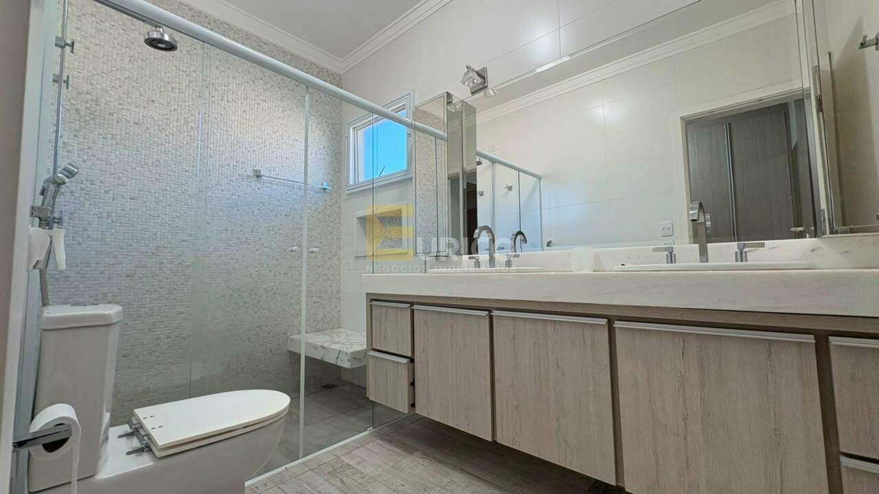 Casa em condomínio para aluguel no Cachoeira em Vinhedo/SP: BANHEIRO SUÍTE PRINCIPAL