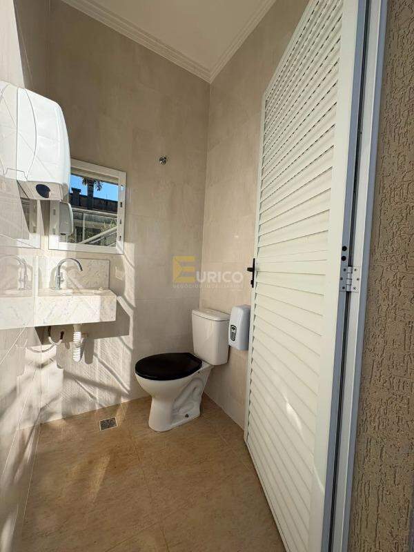 Casa em condomínio para aluguel no Cachoeira em Vinhedo/SP: BANHEIRO APOIO PISCINA