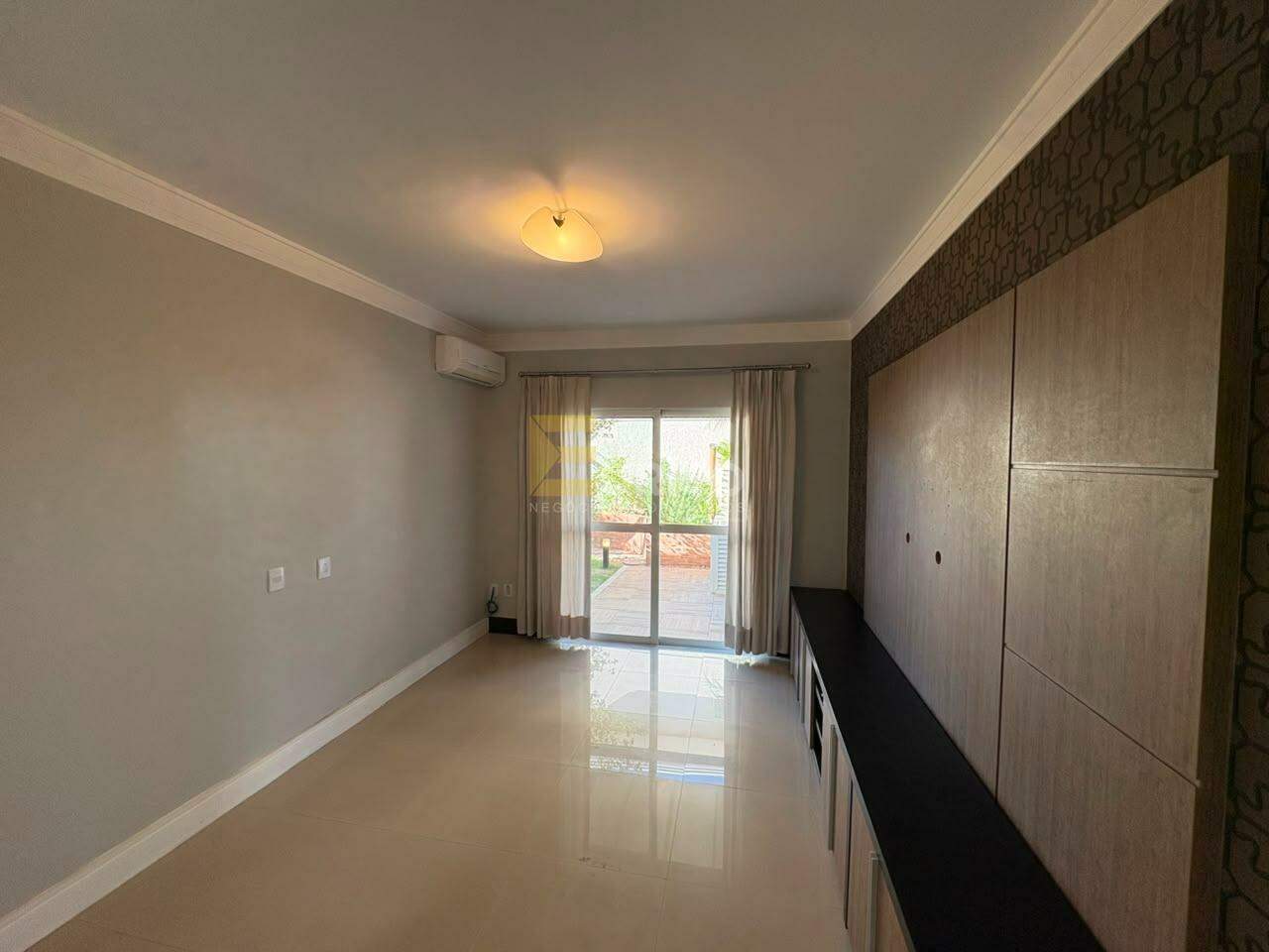 Casa em condomínio para aluguel no Cachoeira em Vinhedo/SP: SALA TV