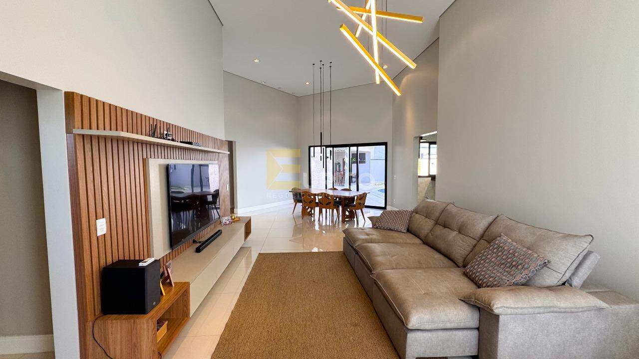 Casa em condomínio à venda no Condomínio Via Castelli em Louveira/SP: 