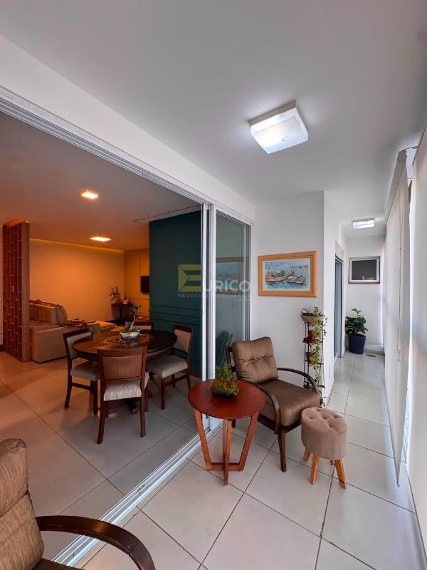 Apartamento à venda no VILA EMBARÉ em Valinhos/SP: Varanda