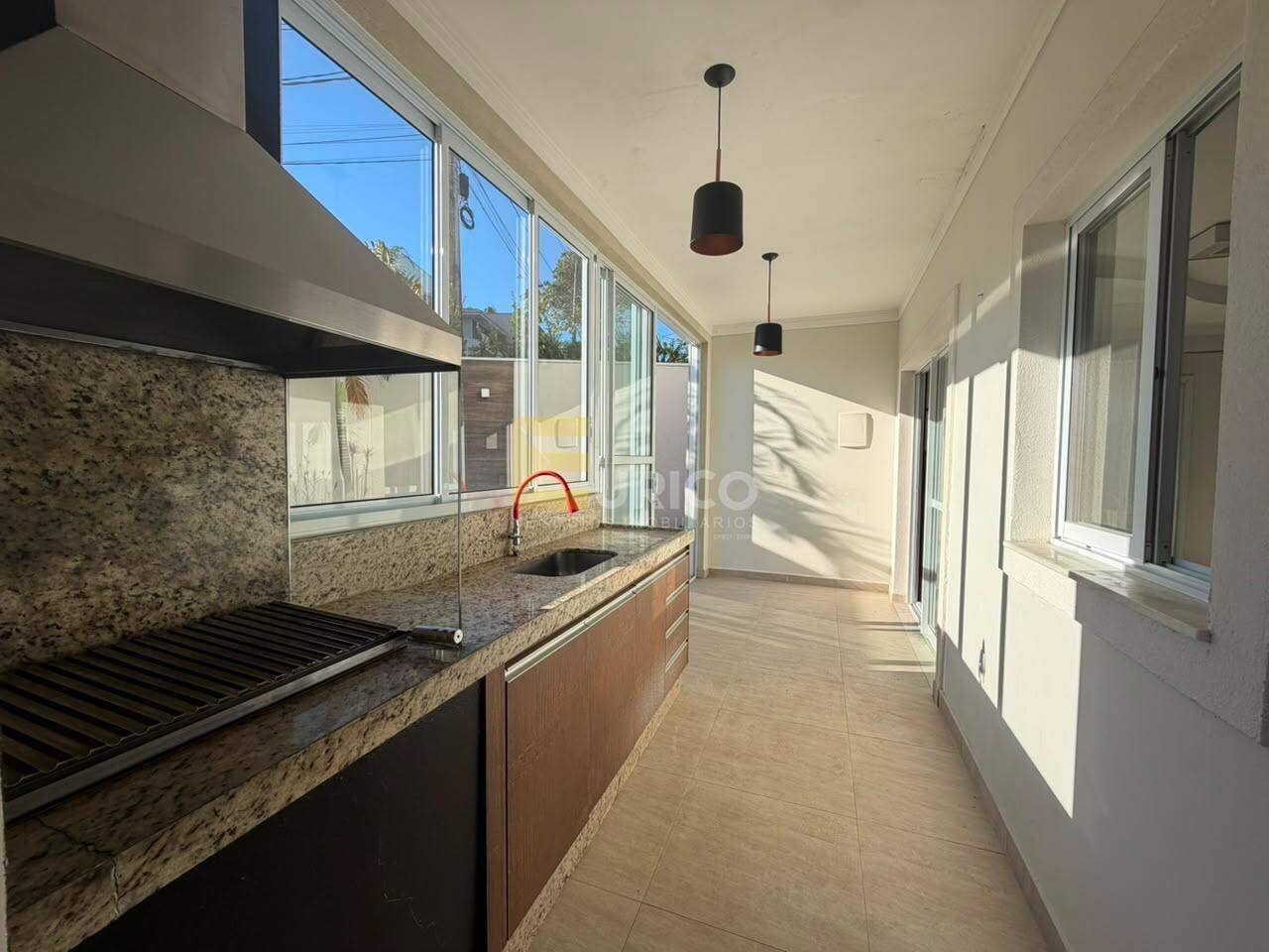 Casa em condomínio à venda no Condomínio Vila de São Lourenço em Valinhos/SP: