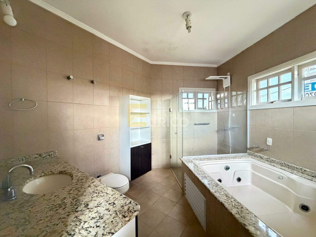 Casa em condomínio à venda no Condomínio Moinho de Vento em Valinhos/SP: