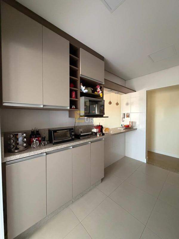 Apartamento para aluguel no Condomínio Il Piu Bello em Vinhedo/SP: Cozinha
