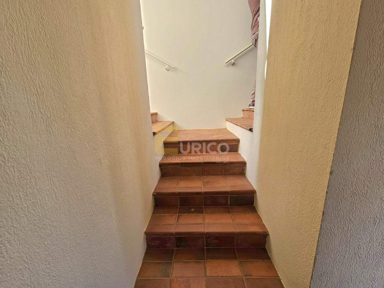 Casa em condomínio para aluguel no Condomínio Residencial Mirante do Lenheiro em Valinhos/SP: Escadas de acesso