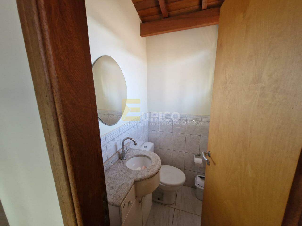 Casa em condomínio para aluguel no Condomínio Residencial Mirante do Lenheiro em Valinhos/SP: Lavabo interno