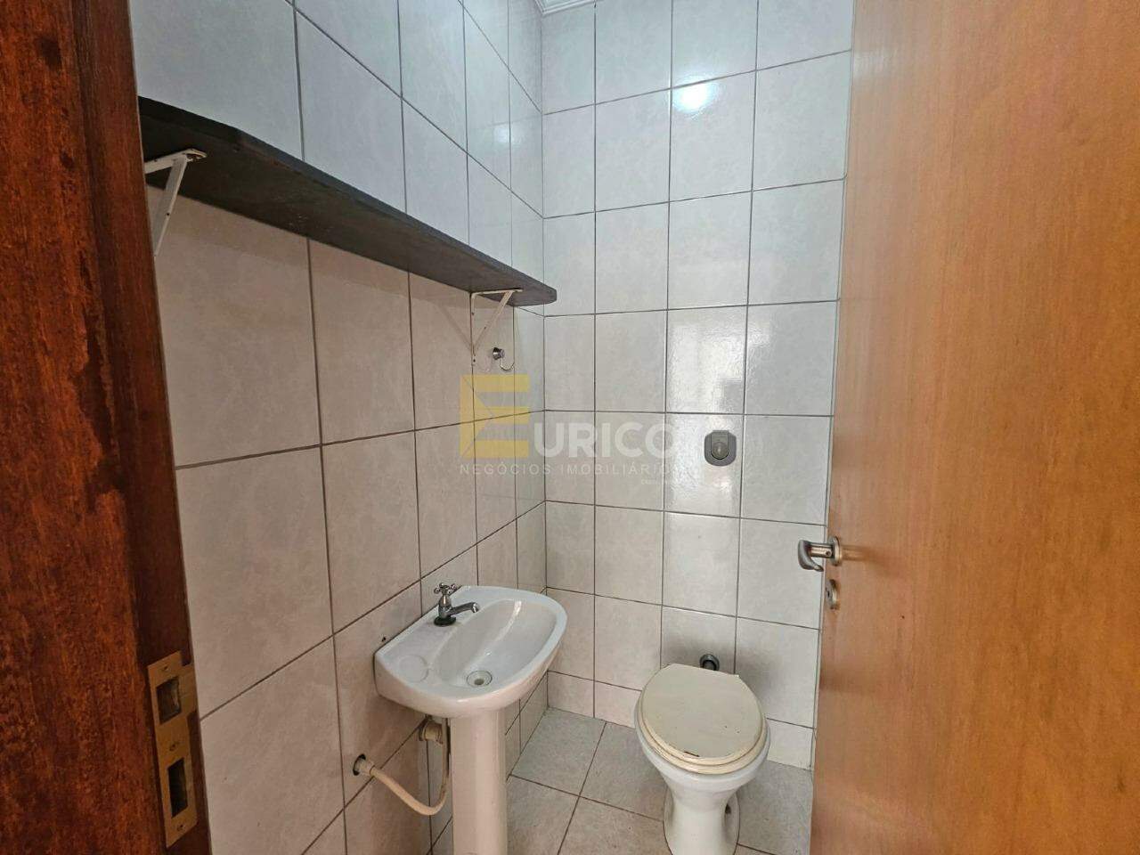 Casa em condomínio para aluguel no Condomínio Residencial Mirante do Lenheiro em Valinhos/SP: Lavabo externo