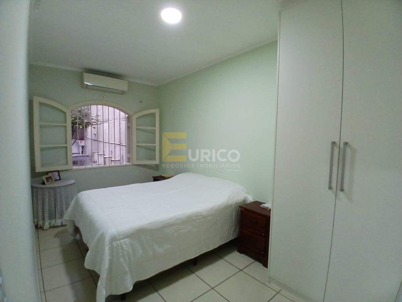 Casa à venda no JARDIM SANTANA em Valinhos/SP: