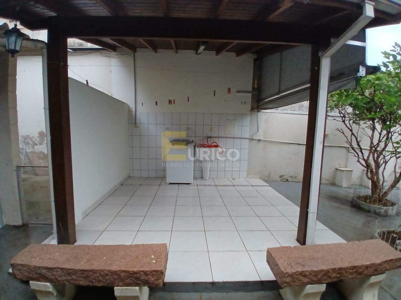 Casa à venda no JARDIM SANTANA em Valinhos/SP:
