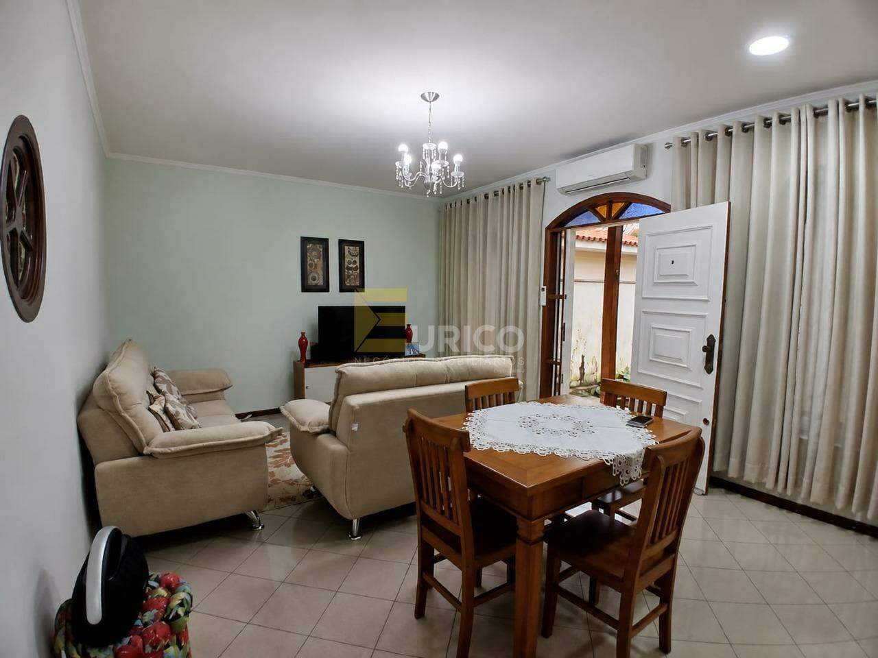 Casa à venda no JARDIM SANTANA em Valinhos/SP: