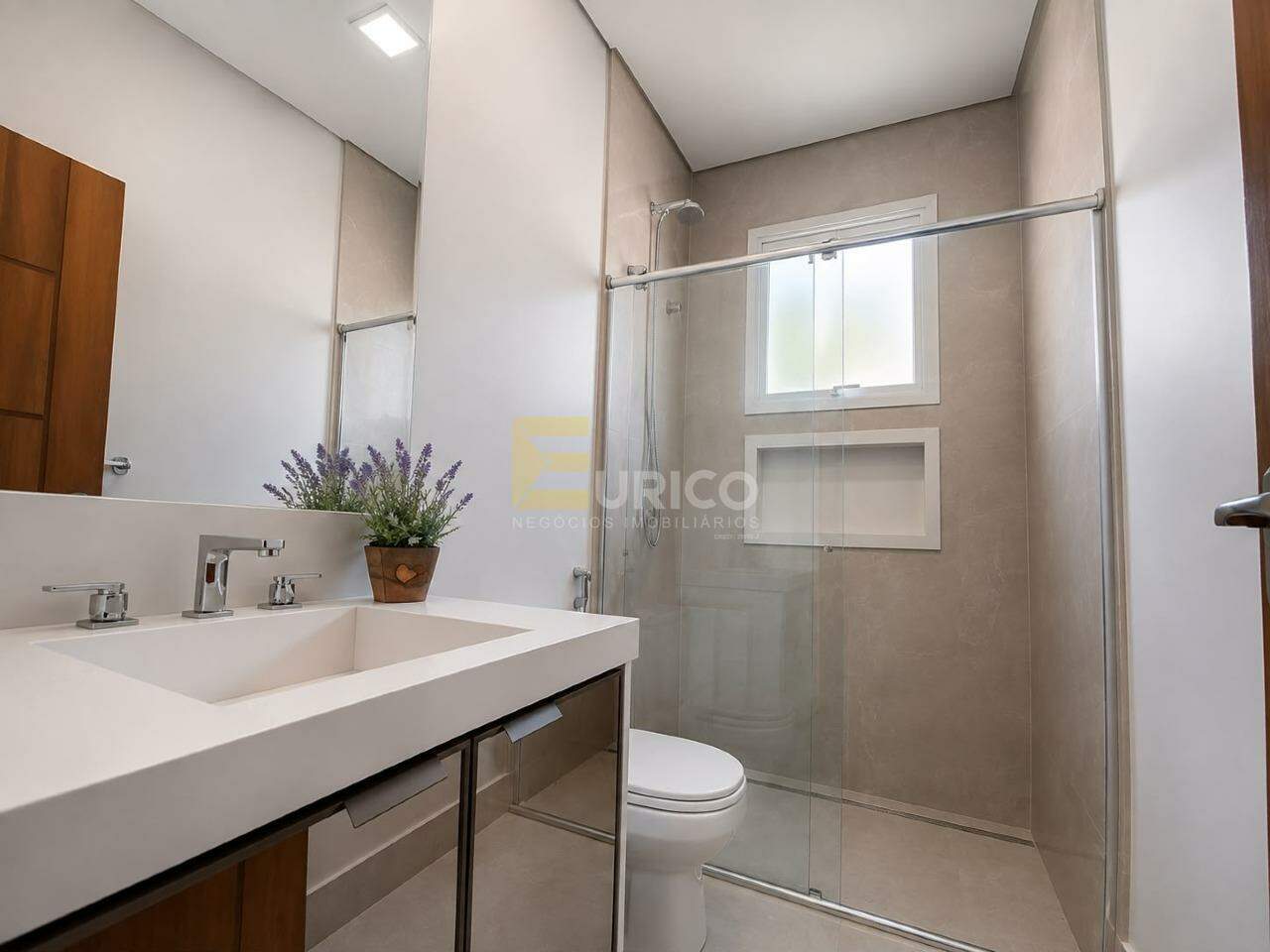 Casa em condomínio à venda no Condomínio Villa Lombarda em Valinhos/SP: