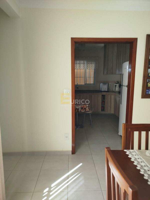 Casa em condomínio à venda no Condomínio Residencial Mirante do Lenheiro em Valinhos/SP: Vista sala de jantar para cozinha