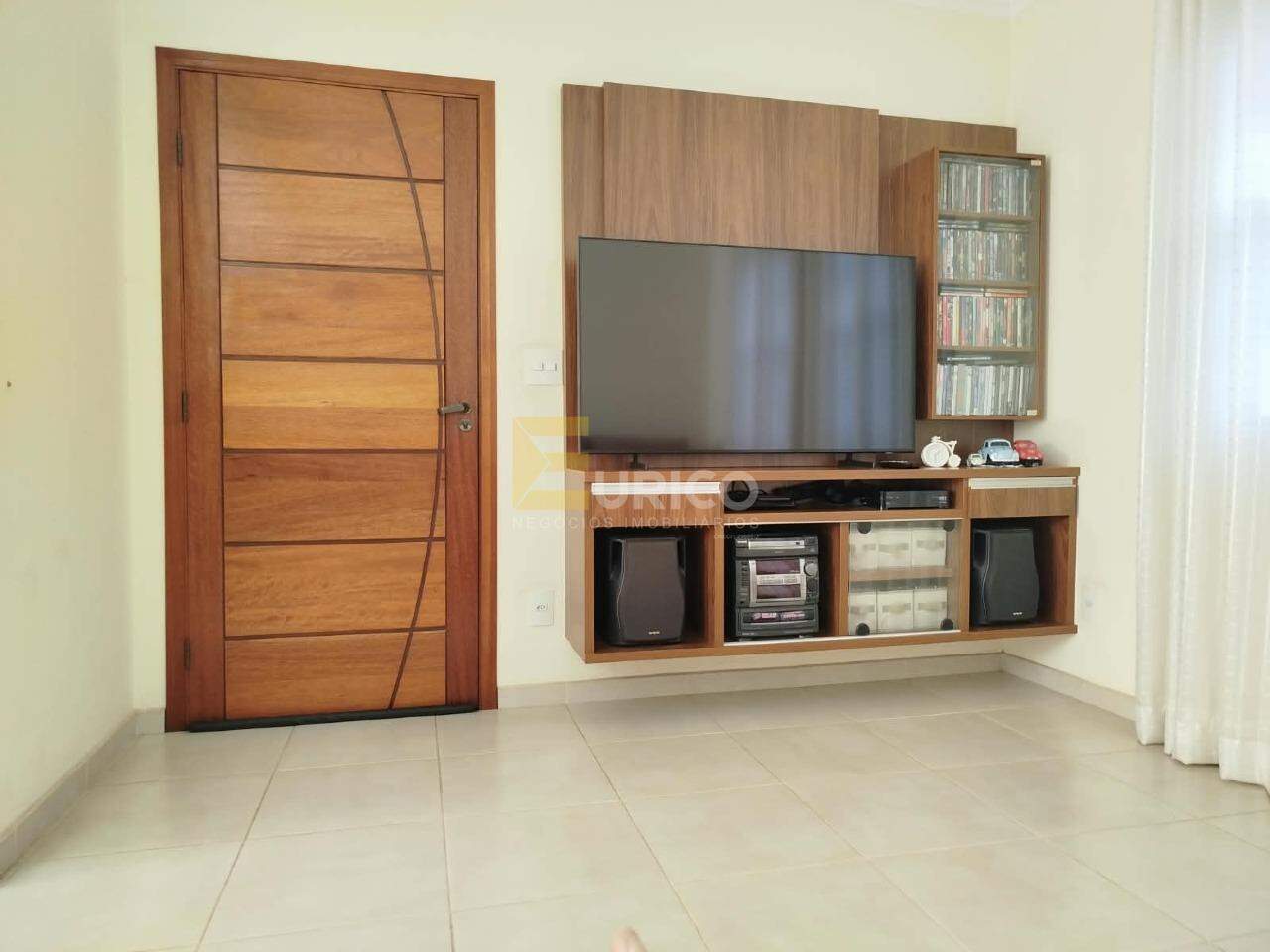 Casa em condomínio à venda no Condomínio Residencial Mirante do Lenheiro em Valinhos/SP: Sala de estar