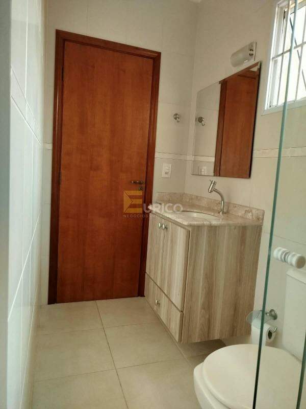Casa em condomínio à venda no Condomínio Residencial Mirante do Lenheiro em Valinhos/SP: Banheiro social