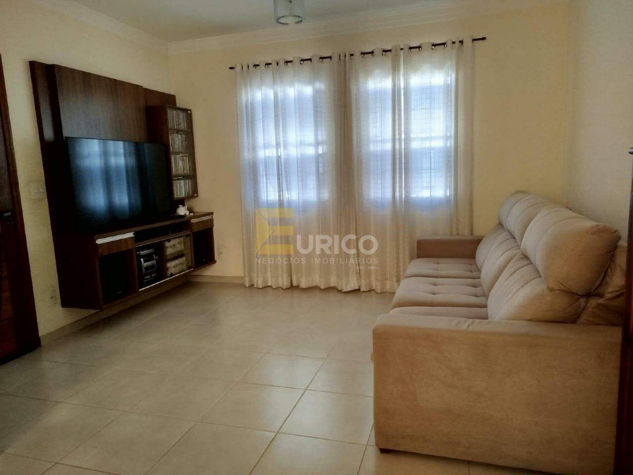 Casa em condomínio à venda no Condomínio Residencial Mirante do Lenheiro em Valinhos/SP: Sala de estar
