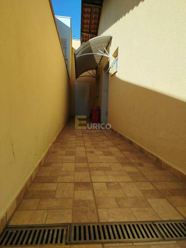 Casa em condomínio à venda no Condomínio Residencial Mirante do Lenheiro em Valinhos/SP: Corredor área externa