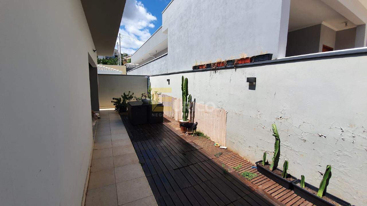 Casa em condomínio à venda no Condomínio Portal do Jequitibá em Valinhos/SP: 