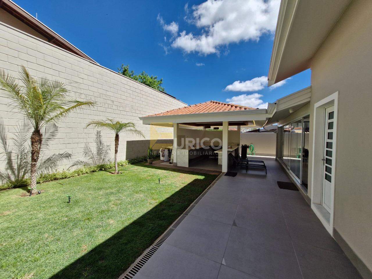 Casa em condomínio à venda no Condomínio Residencial Terras do Caribe em Valinhos/SP: Jardim e Área Gourmet