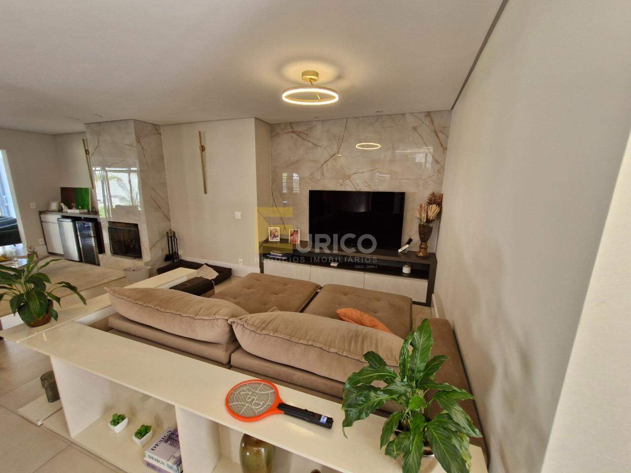 Casa em condomínio à venda no Condomínio Residencial Terras do Caribe em Valinhos/SP: Sala de TV