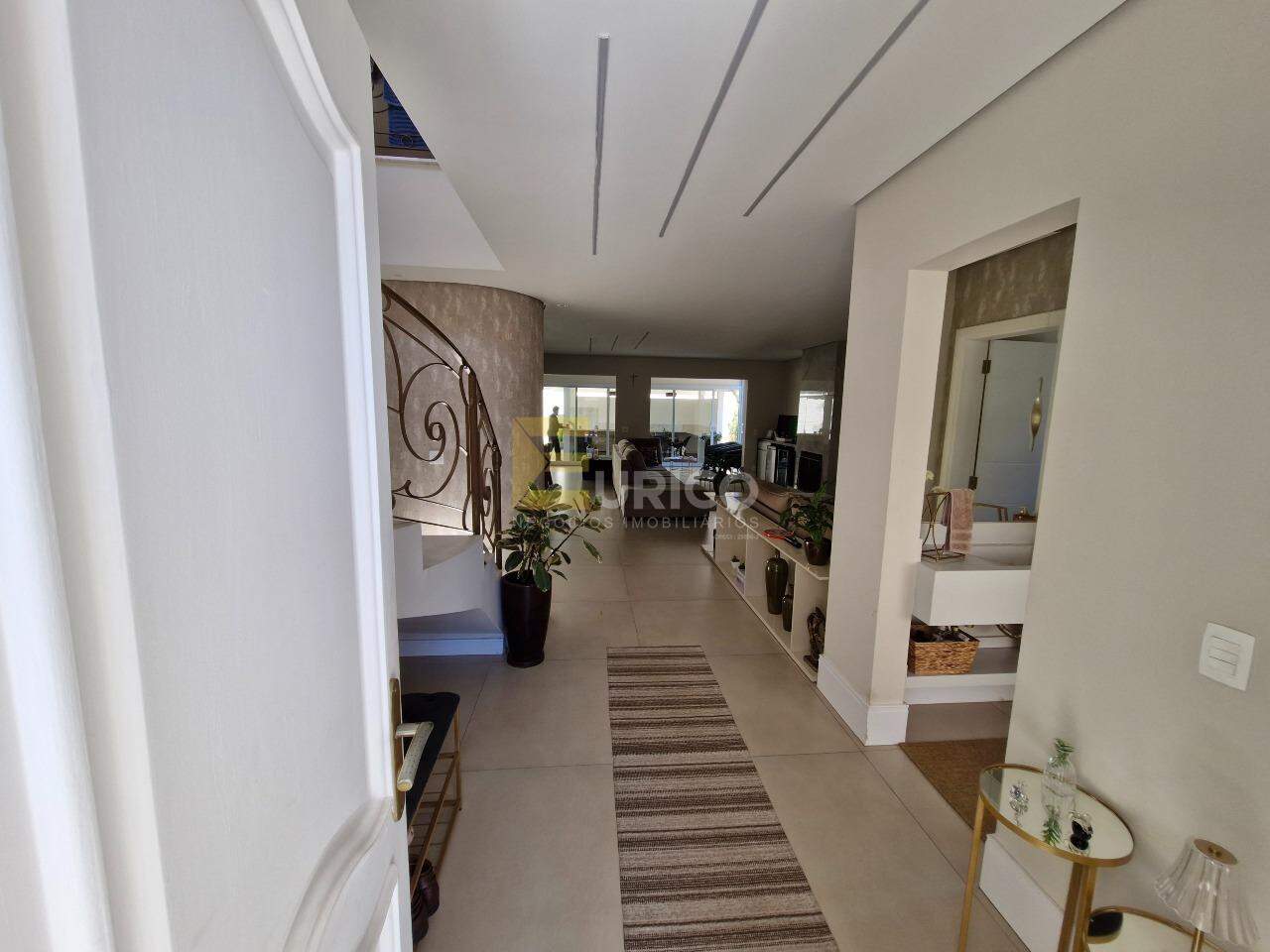 Casa em condomínio à venda no Condomínio Residencial Terras do Caribe em Valinhos/SP: Hall Social