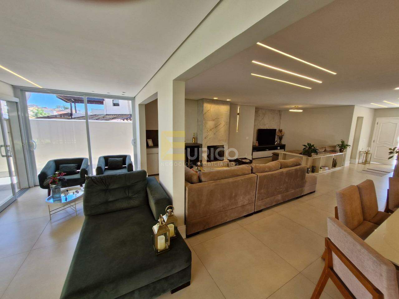 Casa em condomínio à venda no Condomínio Residencial Terras do Caribe em Valinhos/SP: Lounge