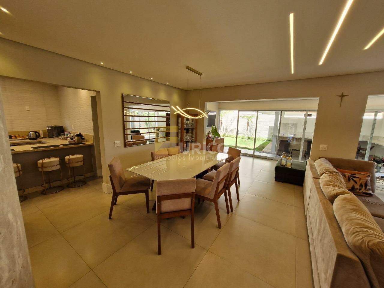 Casa em condomínio à venda no Condomínio Residencial Terras do Caribe em Valinhos/SP: Sala de Jantar