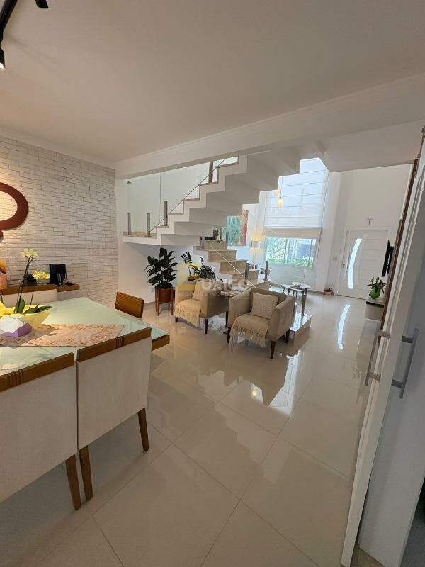 Casa em condomínio à venda no Condomínio Reserva da Mata em Vinhedo/SP: