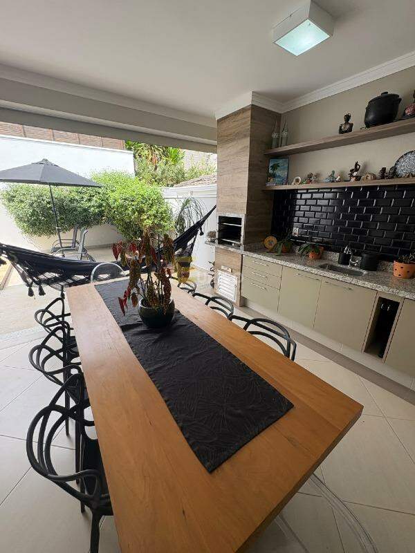 Casa em condomínio à venda no Condomínio Reserva da Mata em Vinhedo/SP: