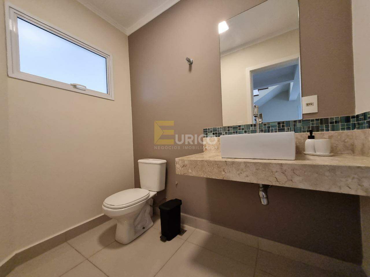 Casa em condomínio à venda no Condomínio Fiorella em Valinhos/SP: Lavabo