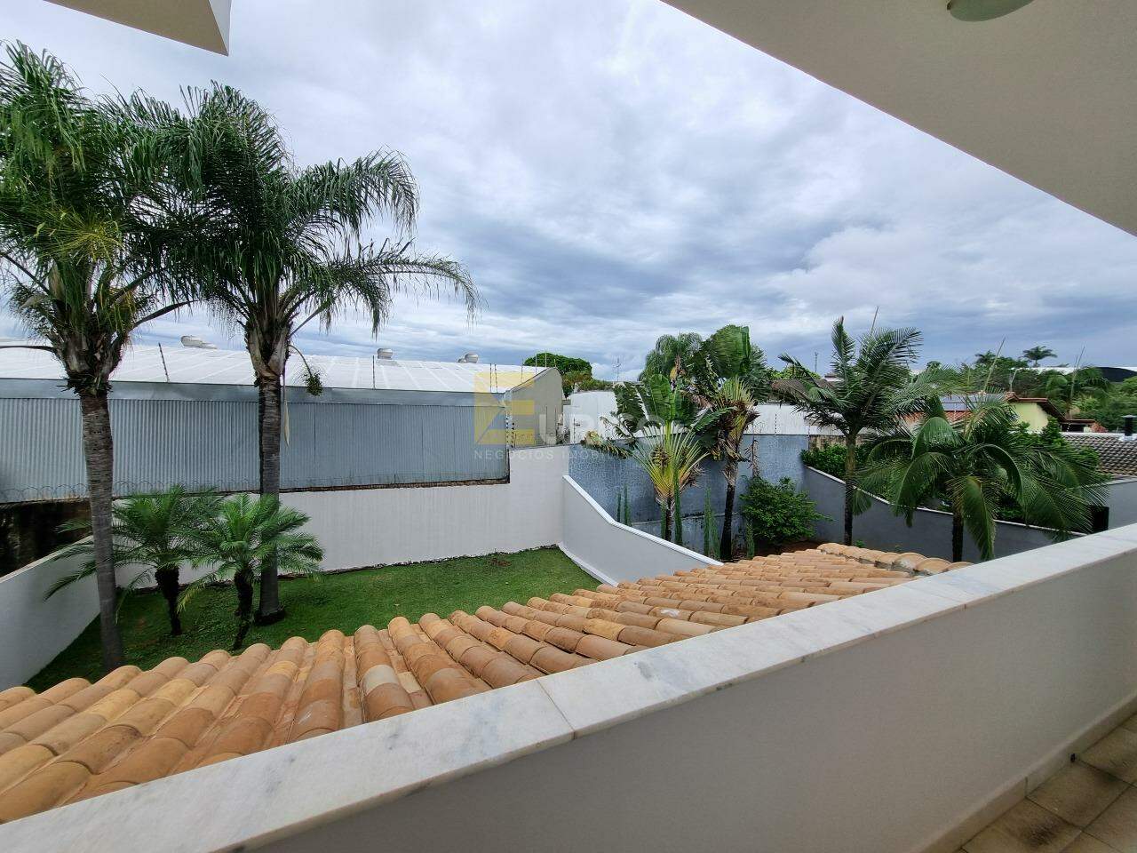 Casa em condomínio à venda no Condomínio Fiorella em Valinhos/SP: Sacada 1o. dormitório