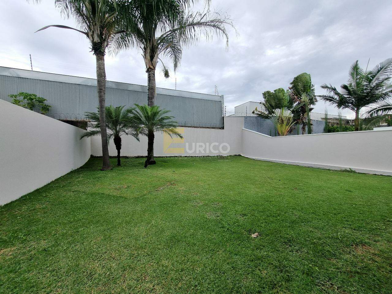 Casa em condomínio à venda no Condomínio Fiorella em Valinhos/SP: Quintal espaçoso