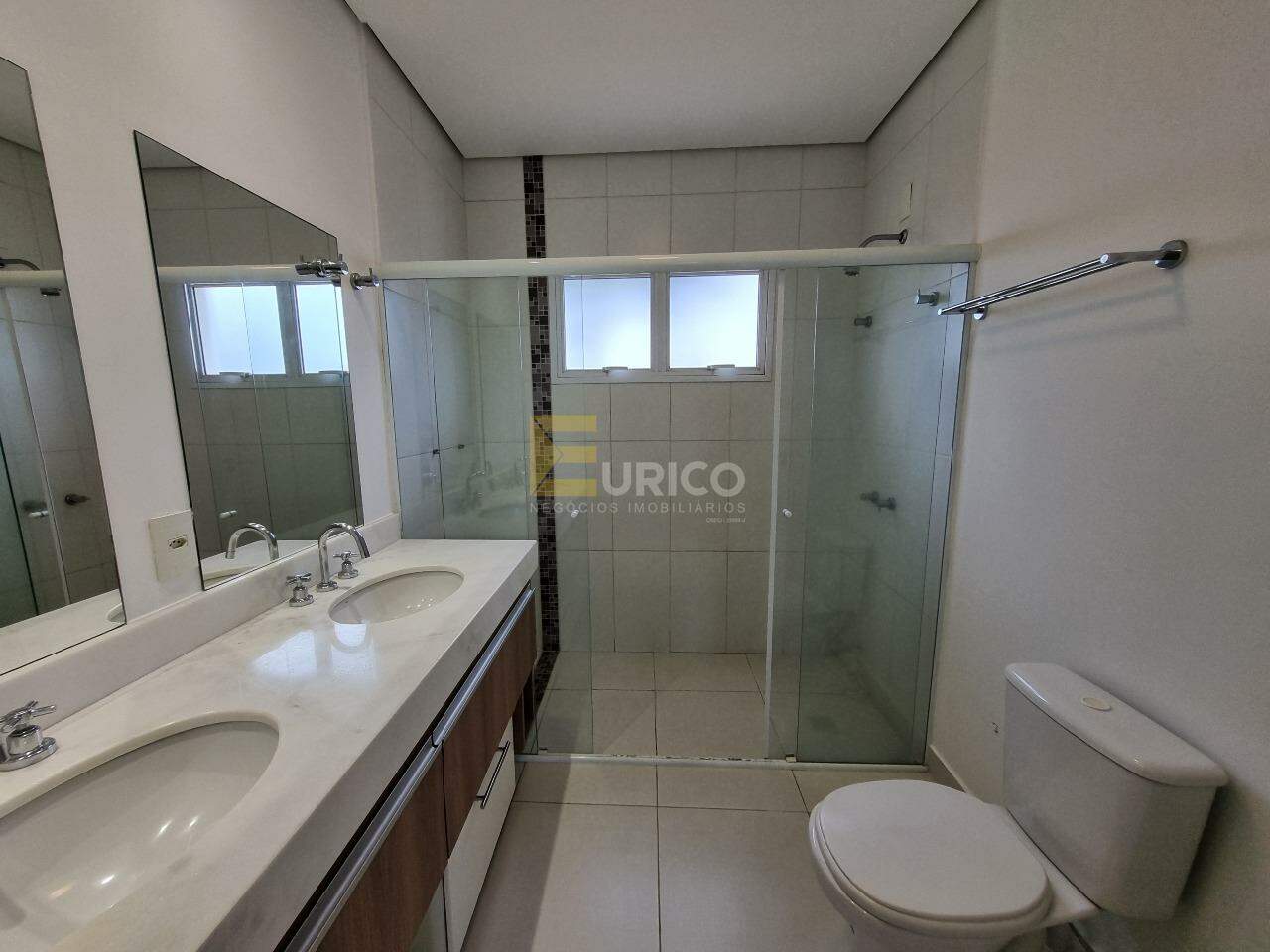 Casa em condomínio à venda no Condomínio Fiorella em Valinhos/SP: Banheiro da Suíte