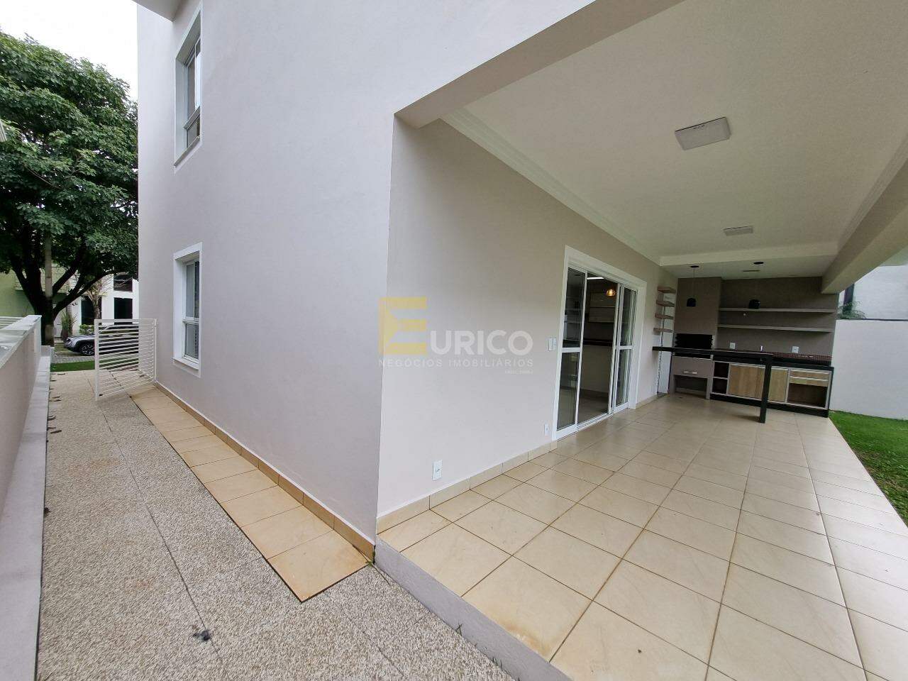 Casa em condomínio à venda no Condomínio Fiorella em Valinhos/SP: corredor lateral