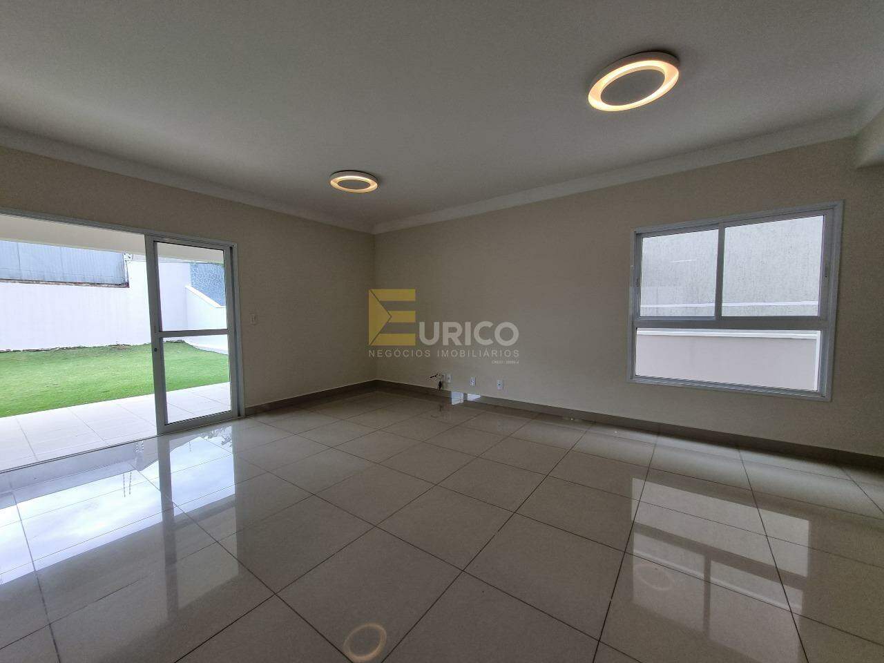 Casa em condomínio à venda no Condomínio Fiorella em Valinhos/SP: Cozinha integrada com sala de jantar e estar